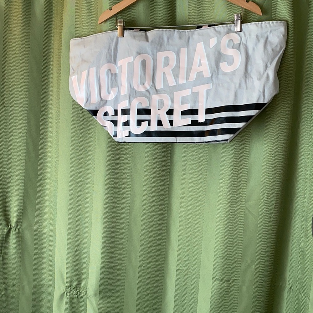 Victoria Secret rare tote bag brand new with extra straps great for shopping